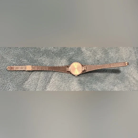 Vintage Hamilton Women's Silver Mesh Watch .
 For PARTS or REPAIR.ONLY. - Picture 3 of 4